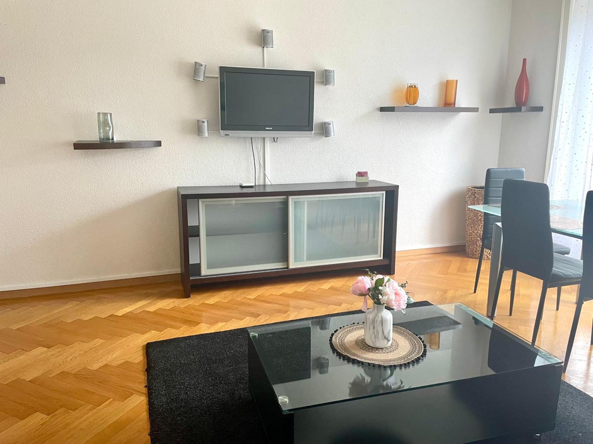 6 Minutes Walking From The Train Station 2 Apartamento