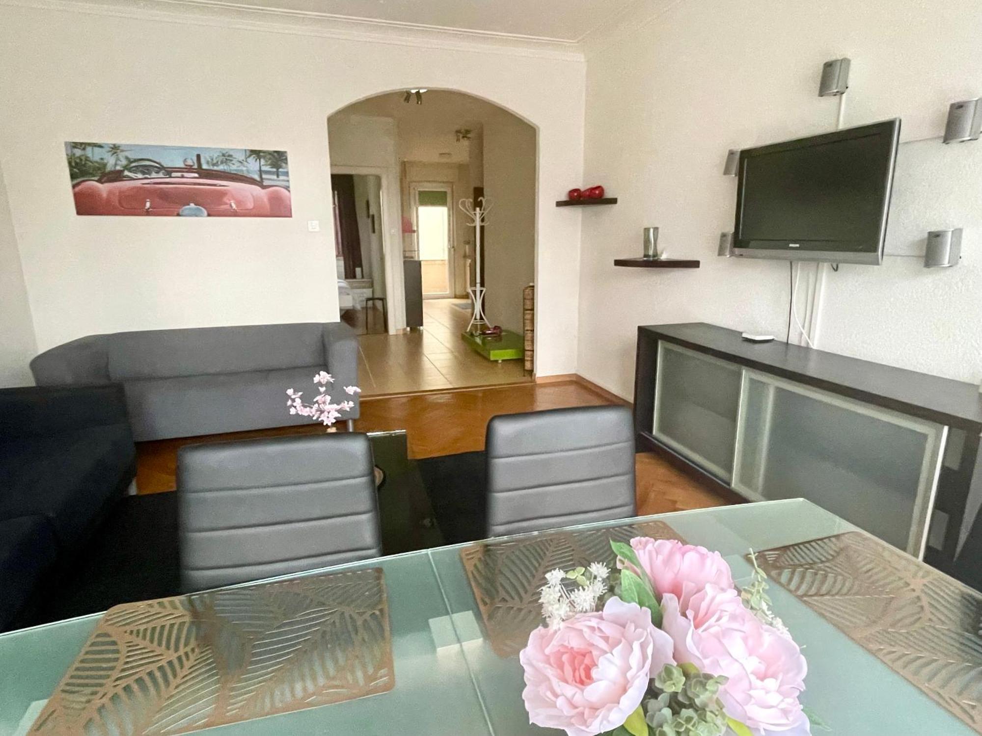 Apartamento 6 Minutes Walking From The Train Station 2